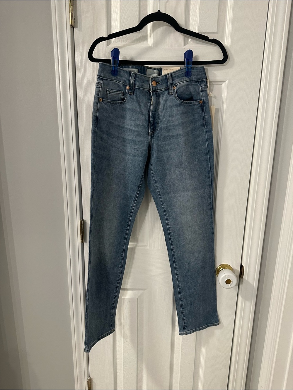 Universal Thread Women's Straight-Leg Jeans in Medium Blue Wash